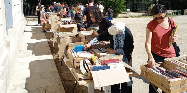 Braderie de la médiathèque au profit du CEJ