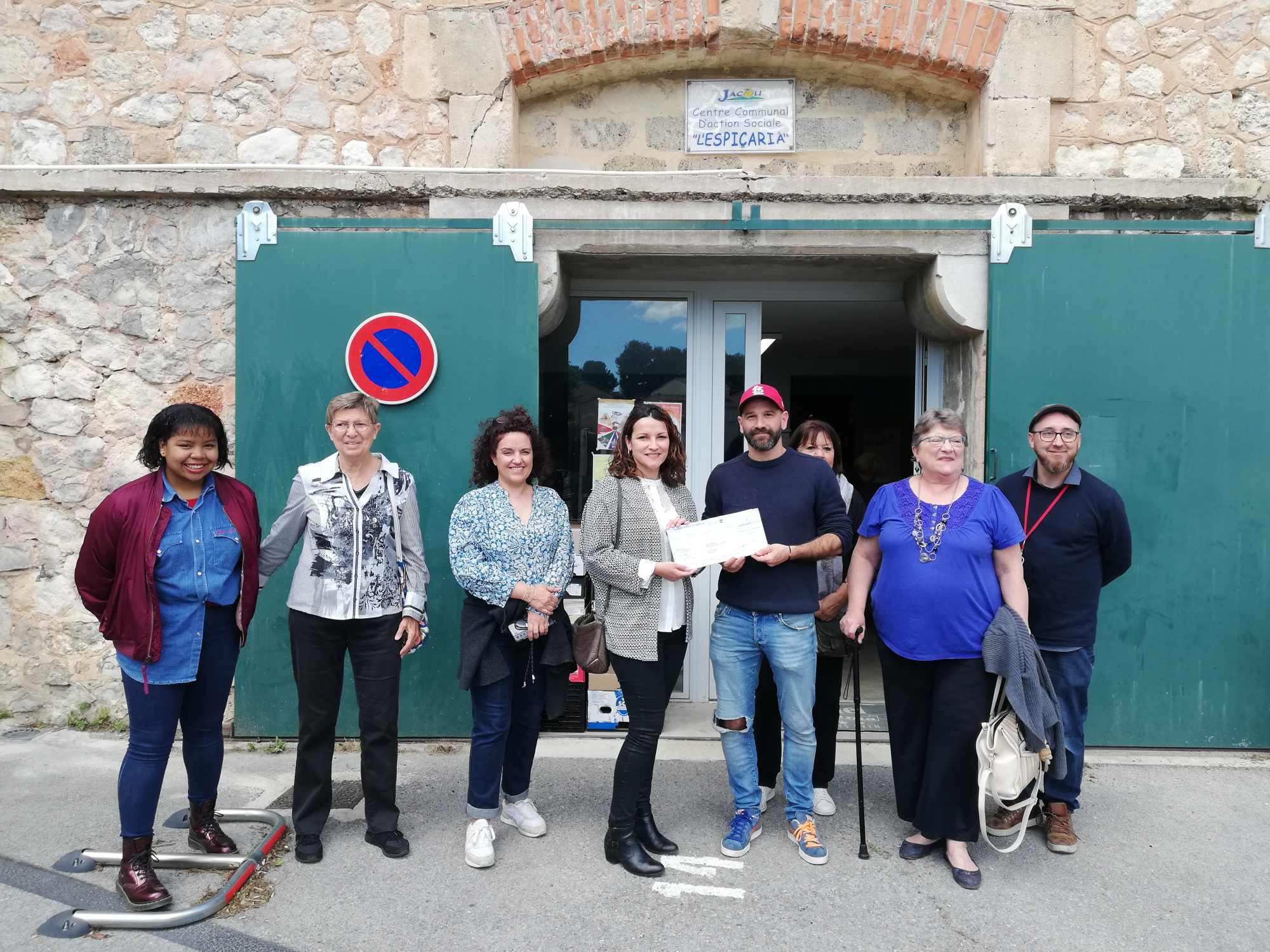 Remise du chèque de la MJC envers l'épicerie solidaire